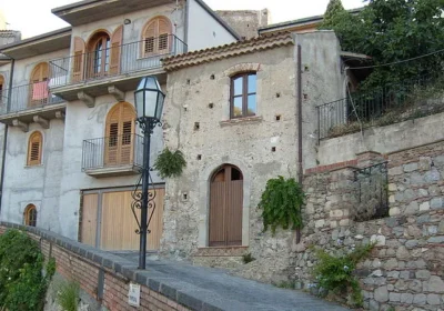 IN THE FOOTSTEPS OF THE GODFATHER