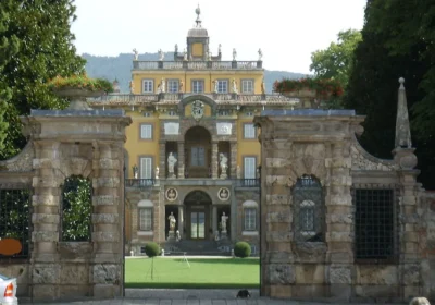 Excursion around the neighbourhood of Lucca.
