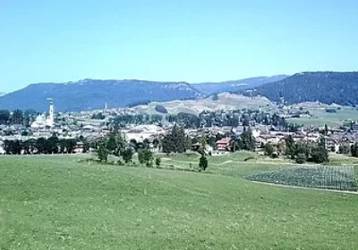 Mountain air and fine Asiago cheese (Asiago)